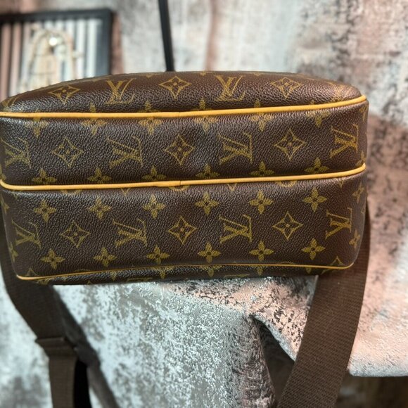 *Authentic* Louis Vuitton Reporter - Picture 5 of 7